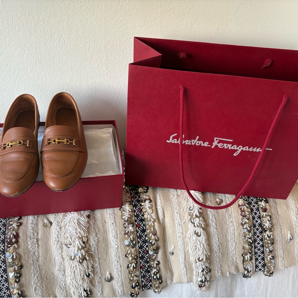 Salvatore Ferragamo Archie women’s loafer size 6 in Stella calf